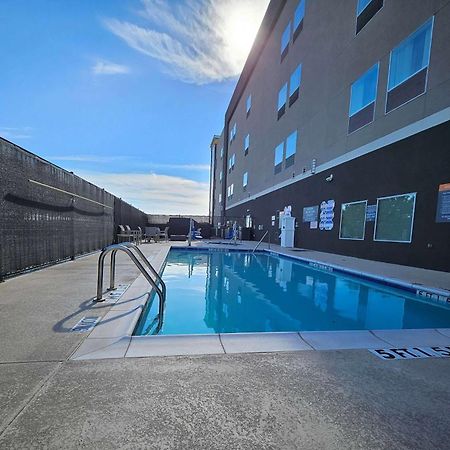 La Quinta Inn & Suites By Wyndham - Red Oak Tx Ih-35E Екстериор снимка