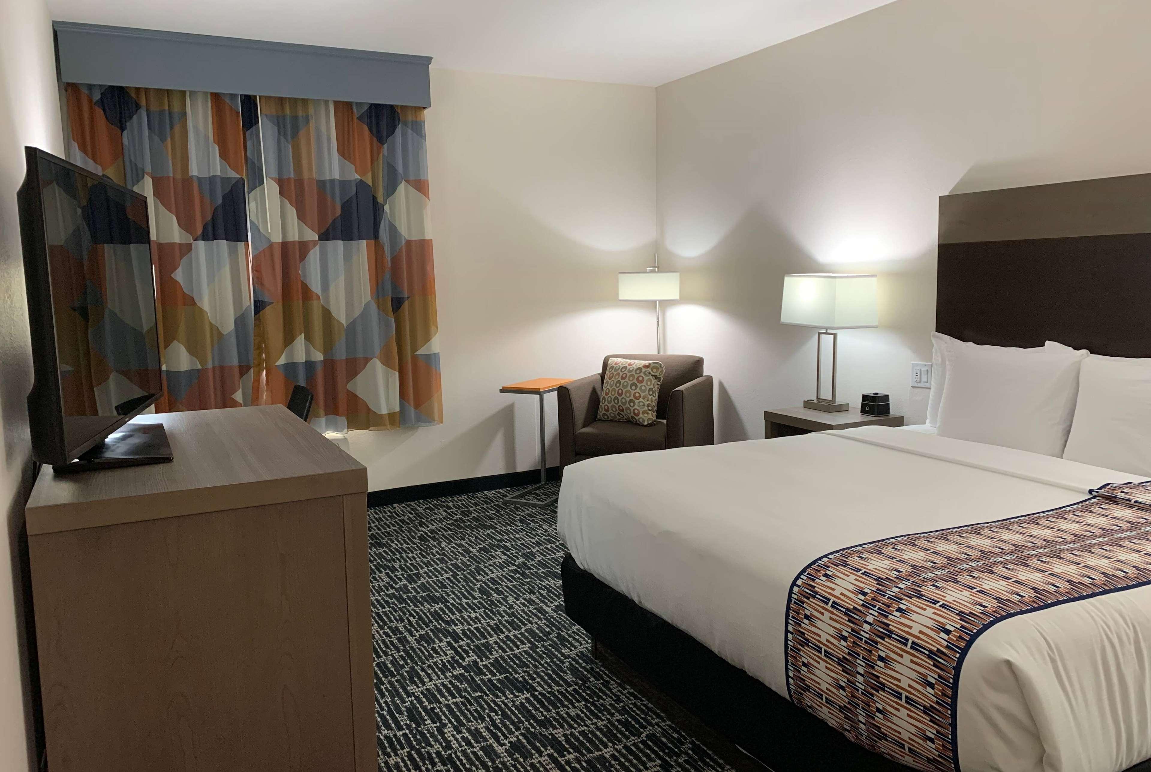 La Quinta Inn & Suites By Wyndham - Red Oak Tx Ih-35E Екстериор снимка