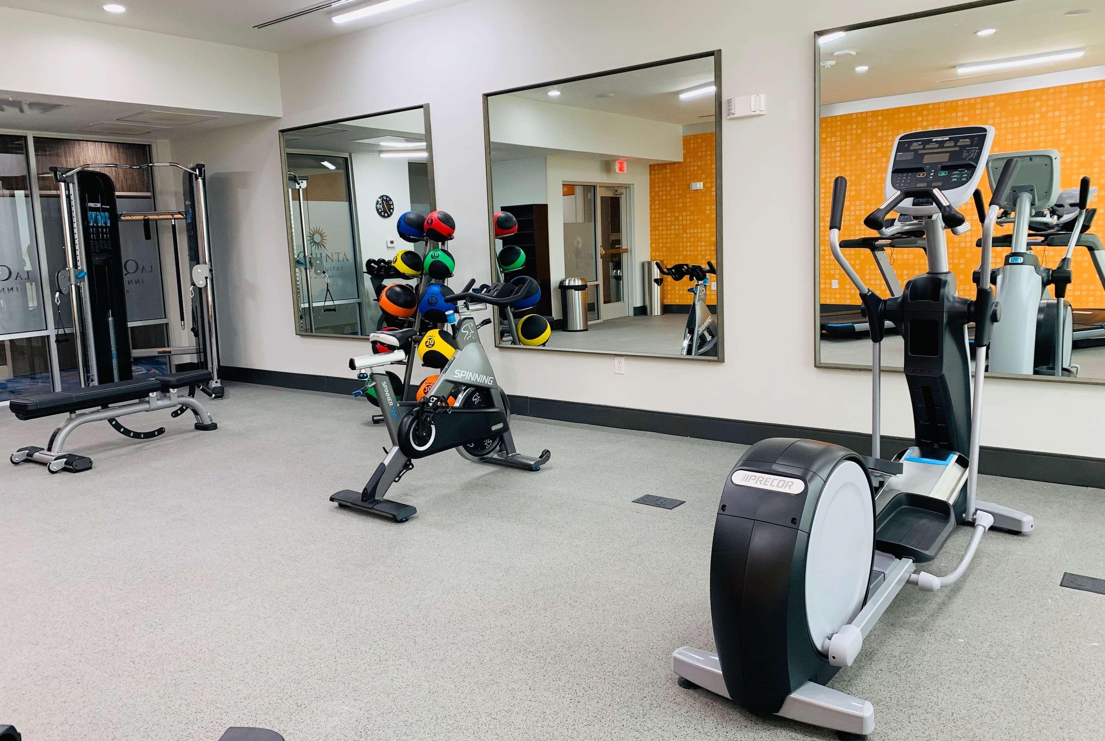 La Quinta Inn & Suites By Wyndham - Red Oak Tx Ih-35E Екстериор снимка
